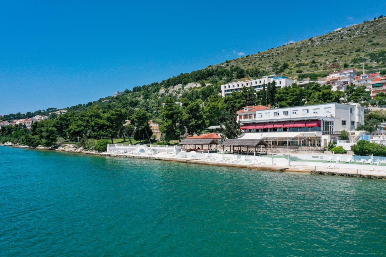Val Hotel