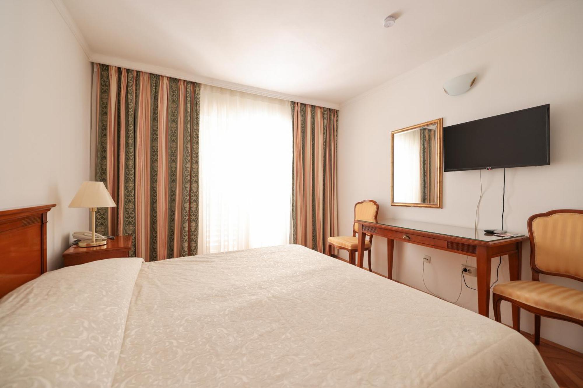 Val Hotel 3*