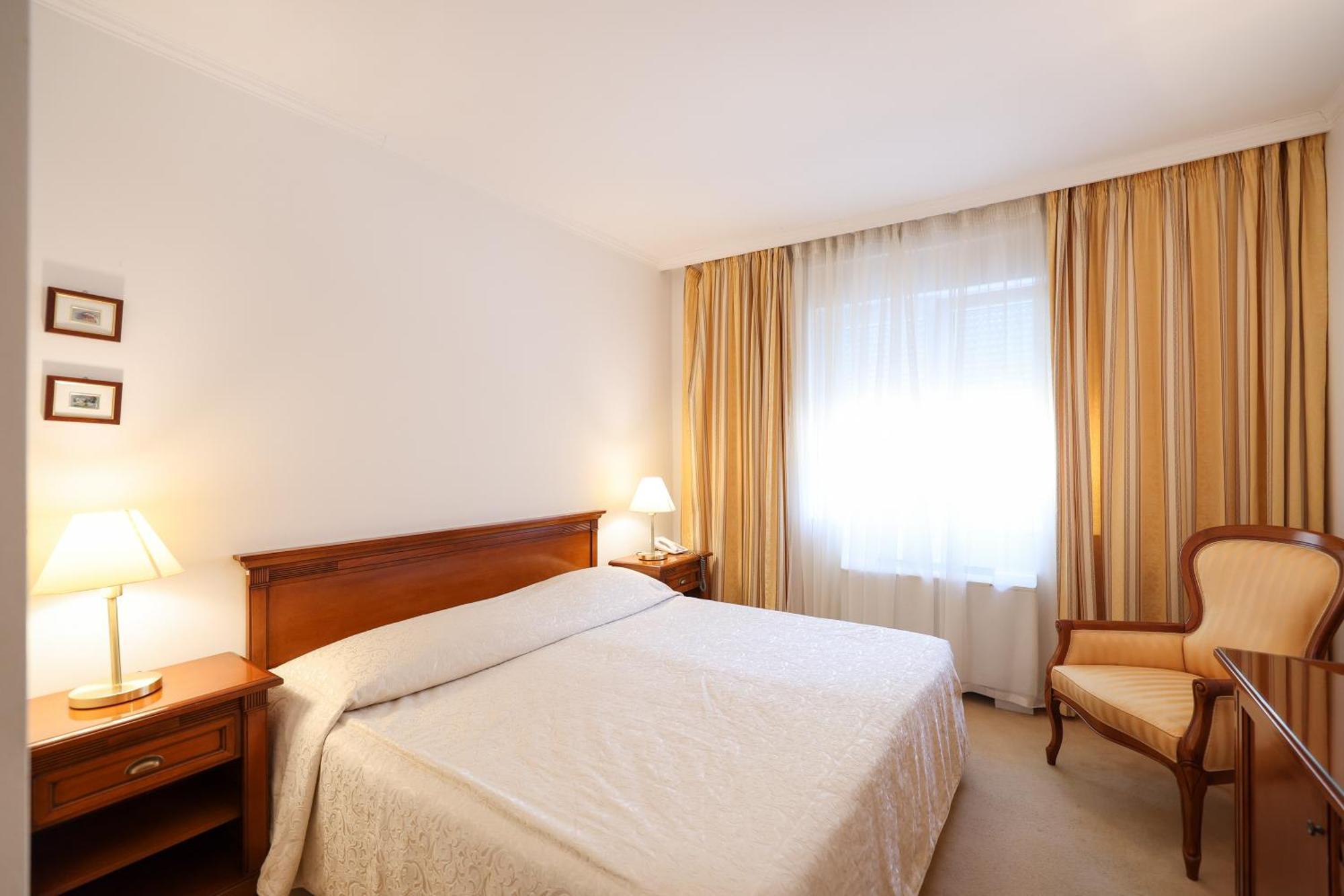 Val Hotel 3*