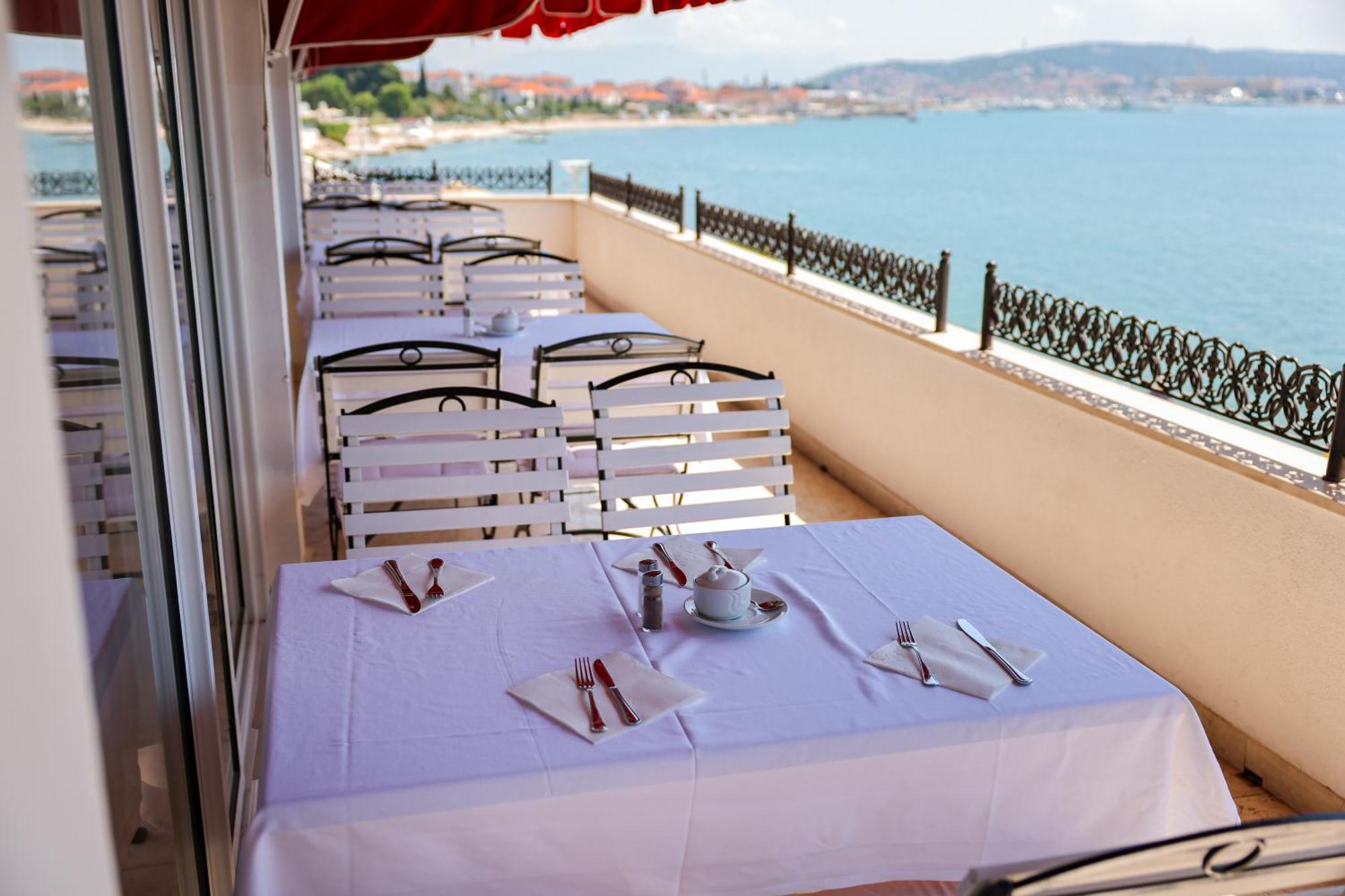 Val Hotel