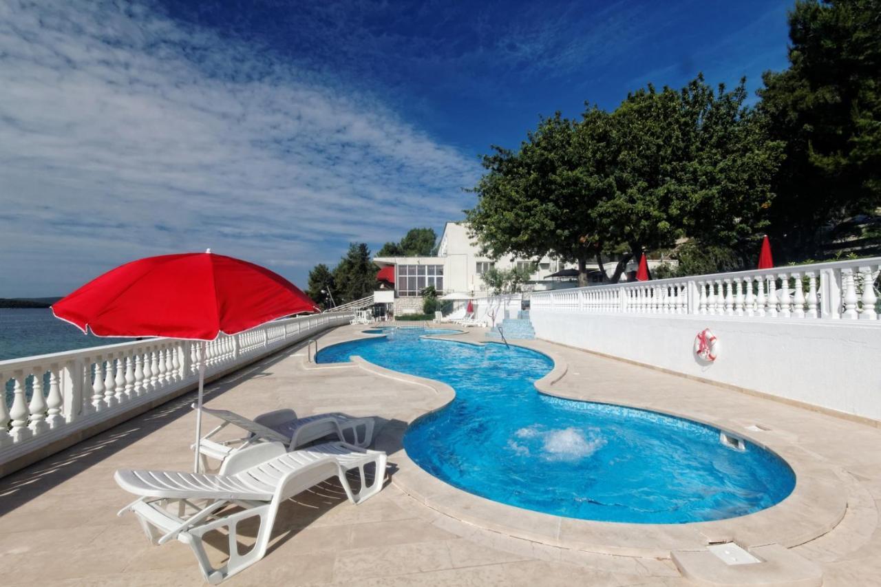 Val Hotel